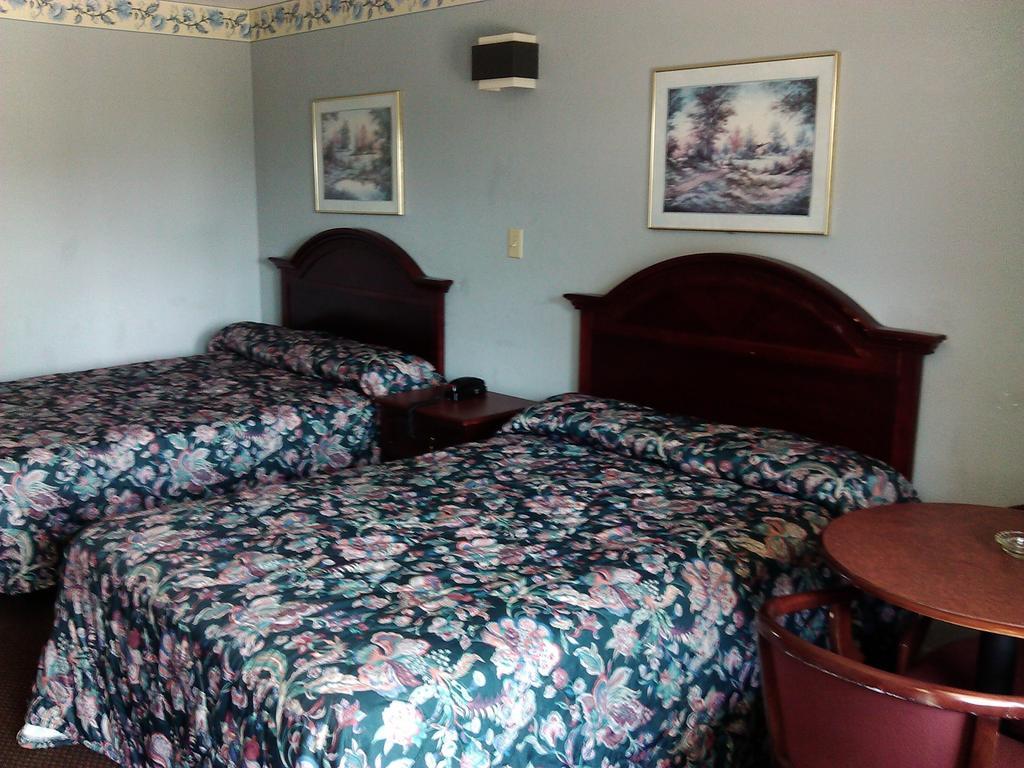 Relax Inn Birmingham Room photo